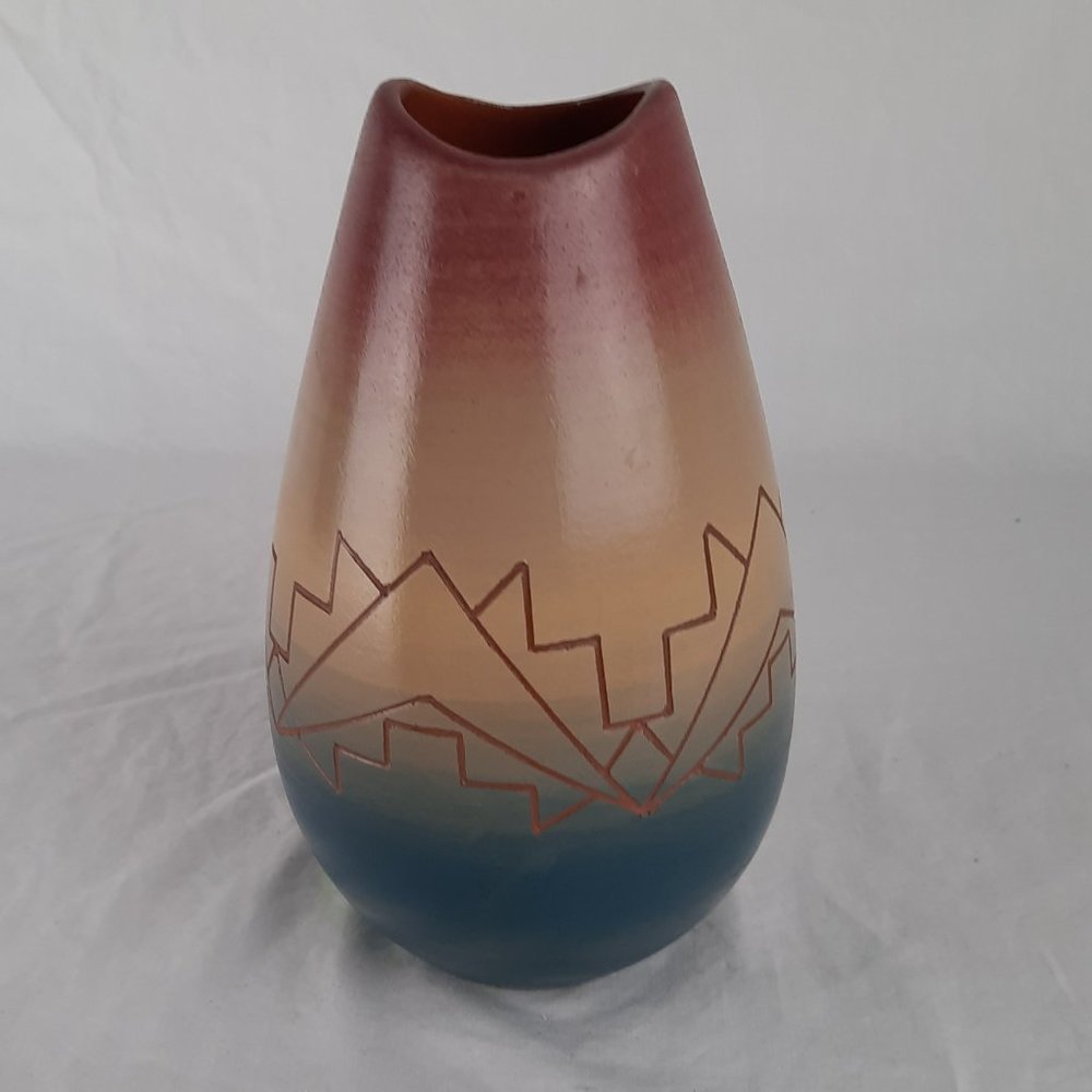 RARE Native American Sioux Pottery Rapid City SPRC South Dakota Vase Signed